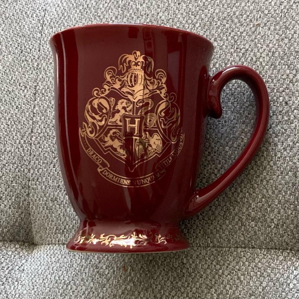 Harry Potter Red Ceramic Mug with Gold Crest BNIB